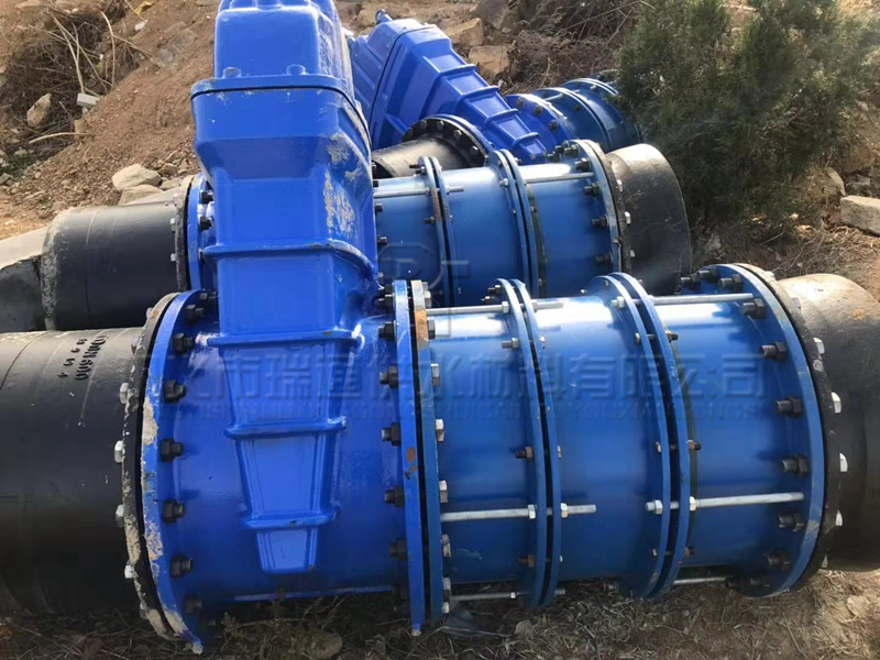 山東污水出處理廠使用DN800雙向伸縮器安裝現場